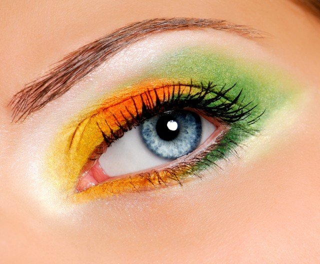 cores-verão-maquiagem-forte-amarelo-verde-sombra-maquiagem