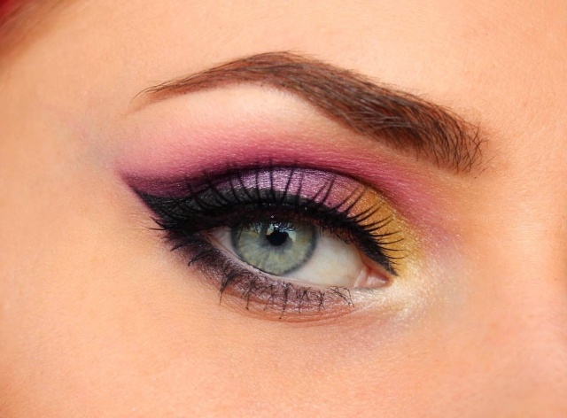eyeliner de cor de doce de verão-tendências-em-maquiagem