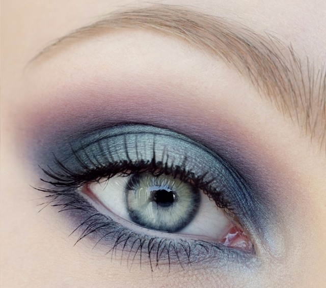 cor-transição-olho-maquiagem-bem-desfocado-azul-nuances