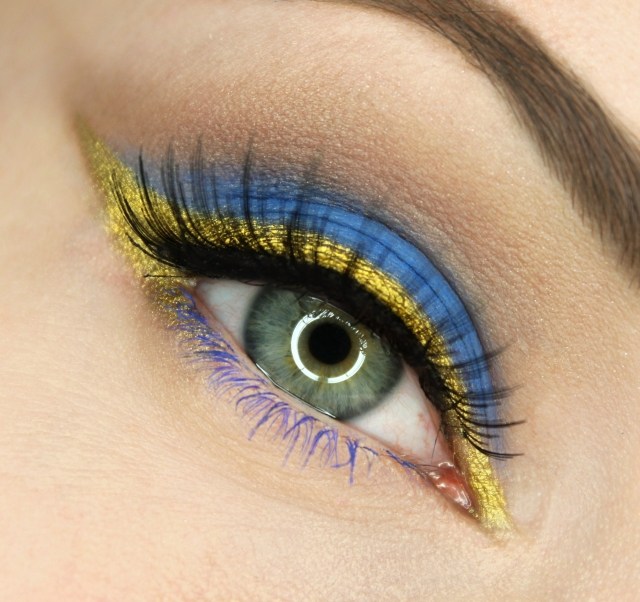 original-ideas-summer-make-up-black-gold-eyeliner-blue-mascara