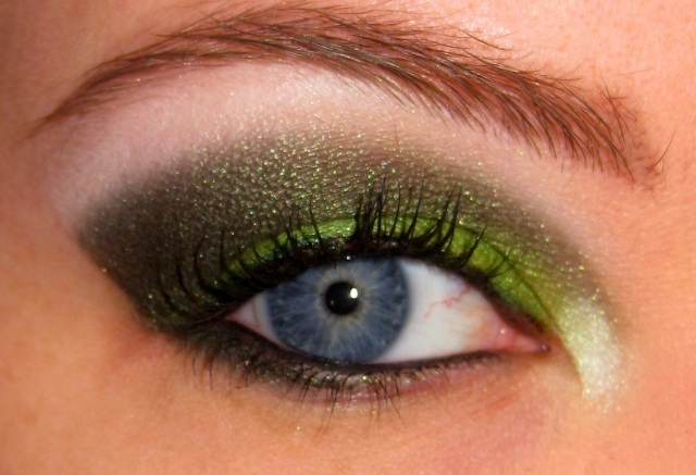 brilhante-verão-maquiagem-exótico-verde-sombra-olhos-azuis