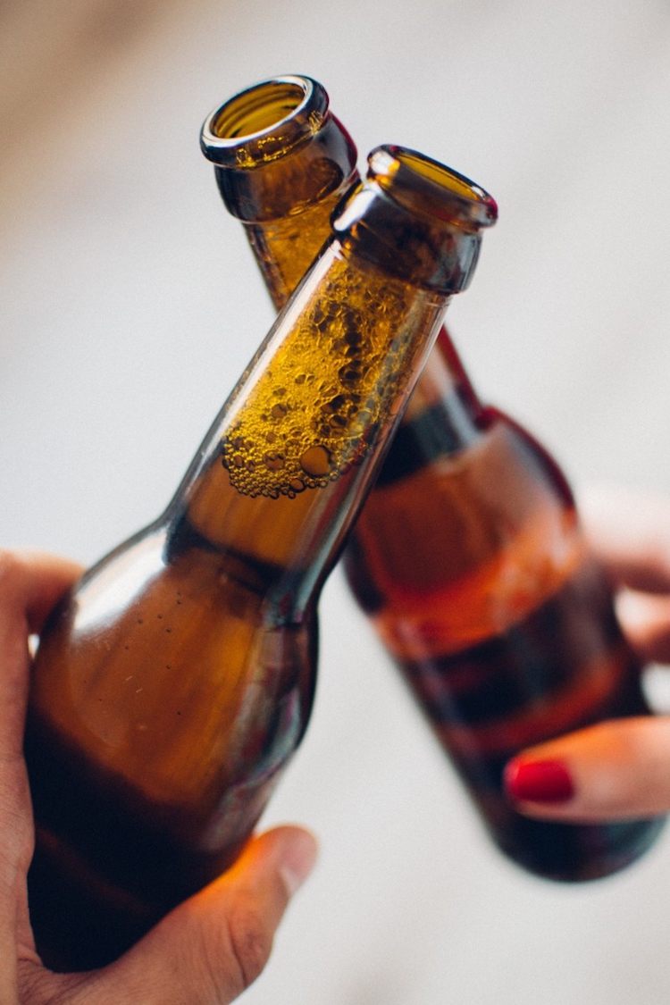movendo-organizando-amigos-bebidas-doação-amizade-cerveja