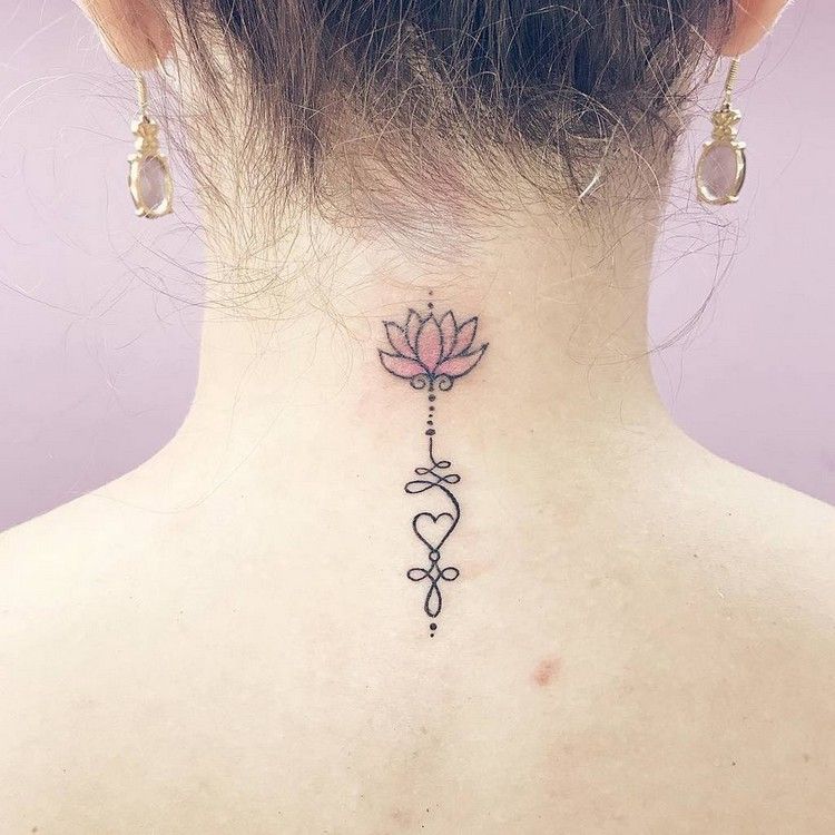 Tatuagem no pescoço pequeno significado de lótus unalome