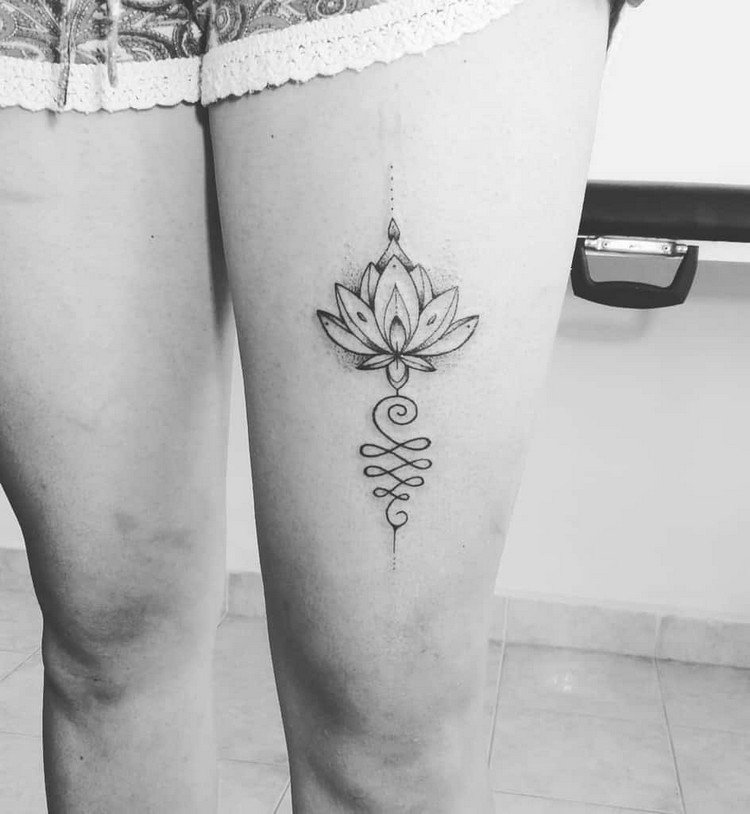Desenho de tatuagem na coxa para mulheres Unalome Lotus Tattoo