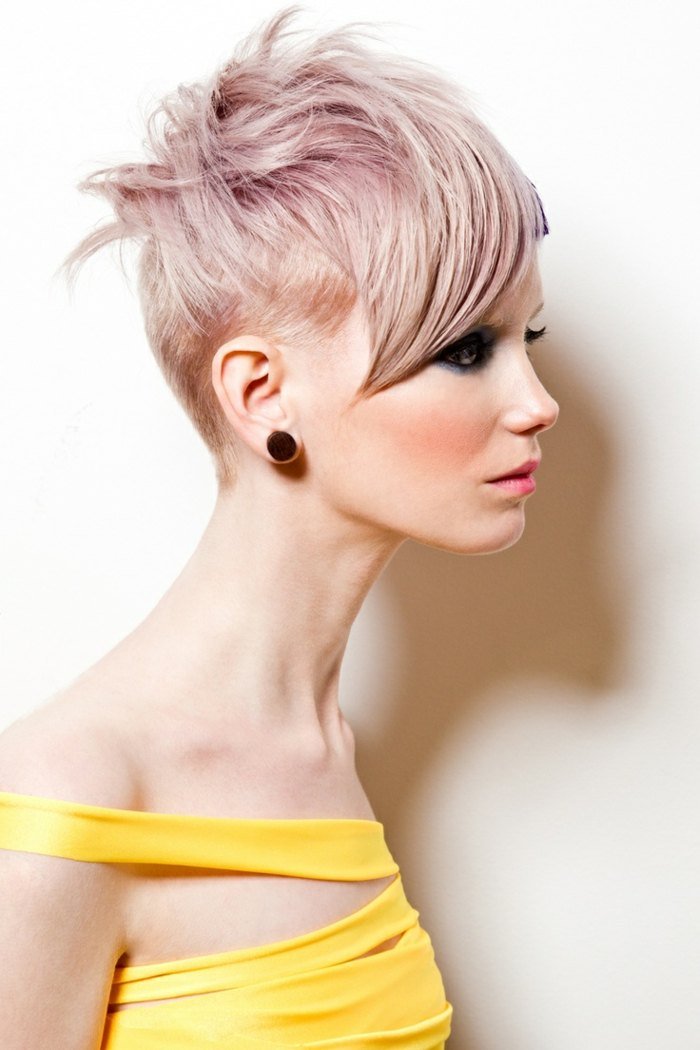 corte-baixo-loiro-rosa-efeito-franja-penteados