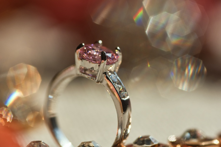 Diamante rosa e anel de noivado de ouro branco