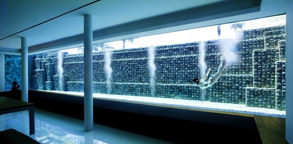 parede de vidro de piscina moderna