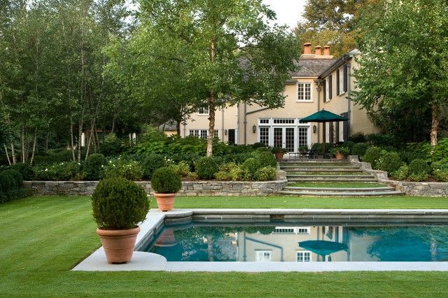 estilo clássico piscina área de gramado ideias escada plantio
