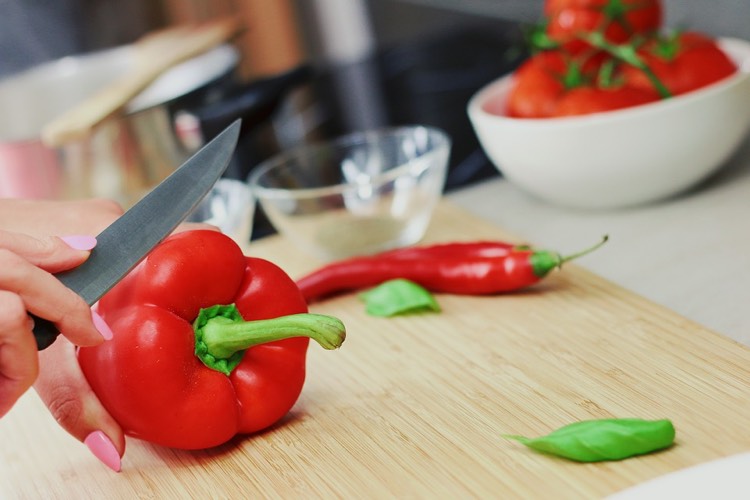 Férias em casa sozinho - aula de culinária para solteiros