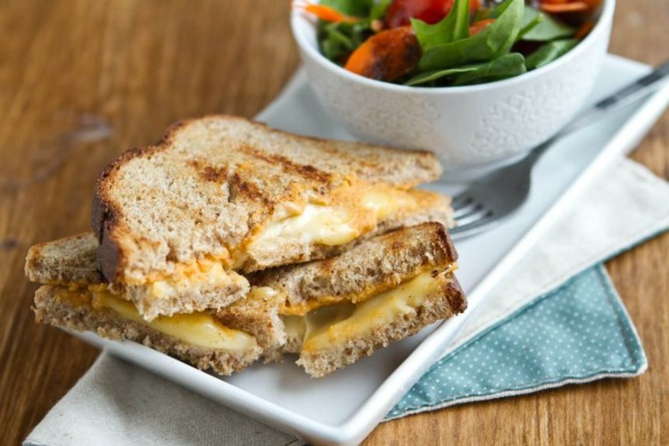 receita vegana para ideia de sanduíche de salada de homus
