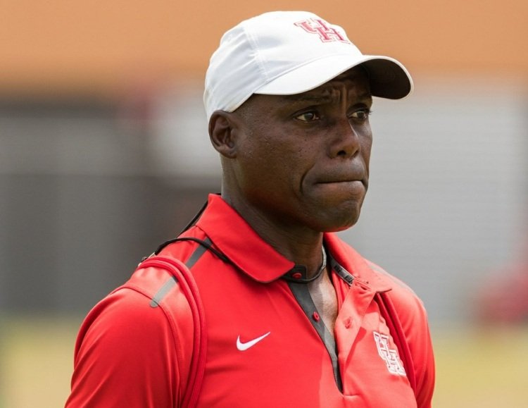 Dieta à base de plantas de atleta vegano Carl Lewis e benefícios de exercícios