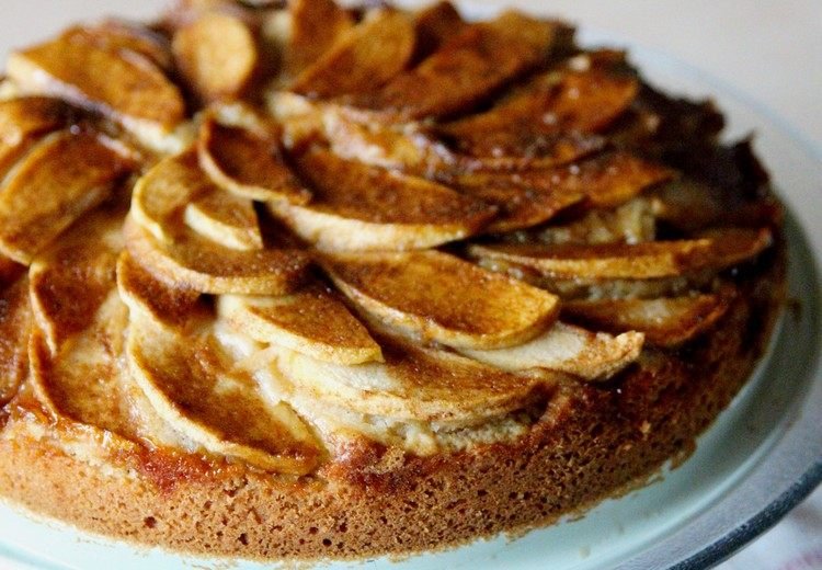 vegan-apple-cake-quick-prepare-without-egg-apple-cake-decoration