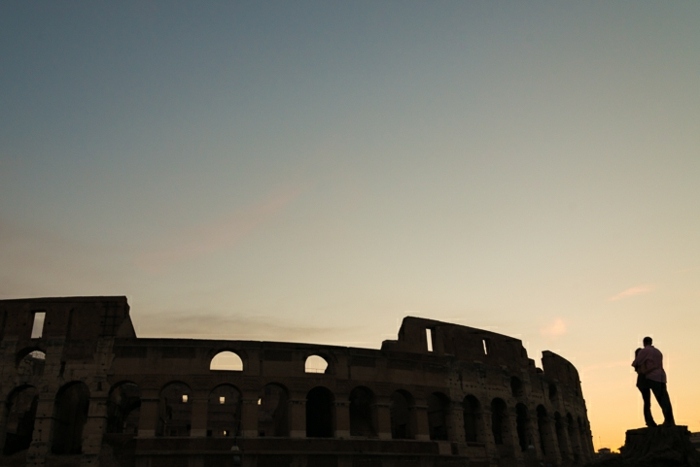noivado em roma sunset colosseum italia