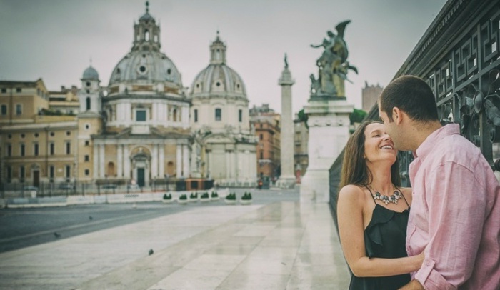 noivado em Roma casal monumento catedral da cidade velha