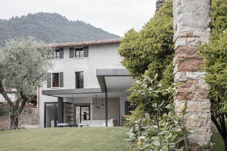 extension-villa-italy-retractable-glass-walls-roofing