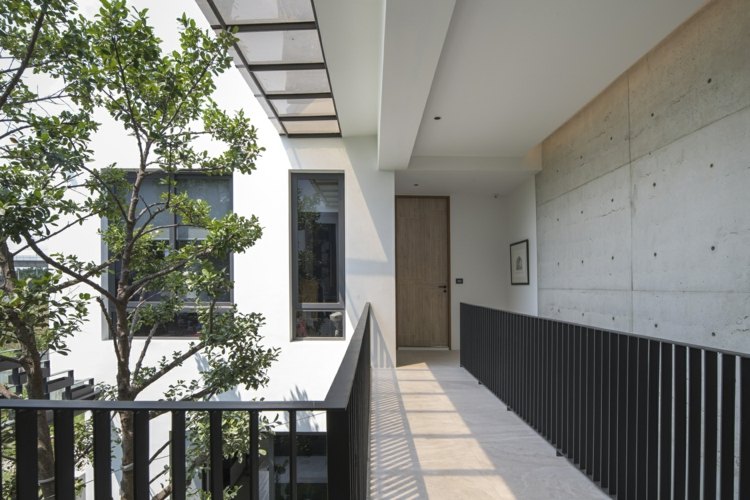 eu casa groselha design residência fachada verde pátio concreto branco