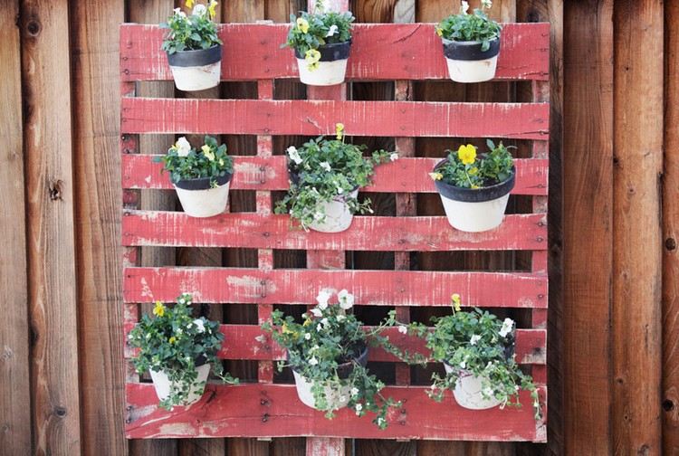 vertical-planting-wooden-pallet-vertical-garden