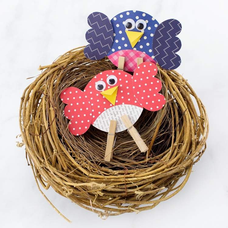 Pássaros fazem instruções e ideias de artesanato com crianças pequenas