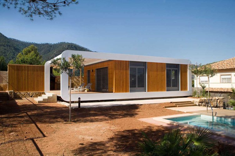 Tipos de casas em comparação - casa pré-fabricada-madeira-piscina-arquitetura moderna-sustentável