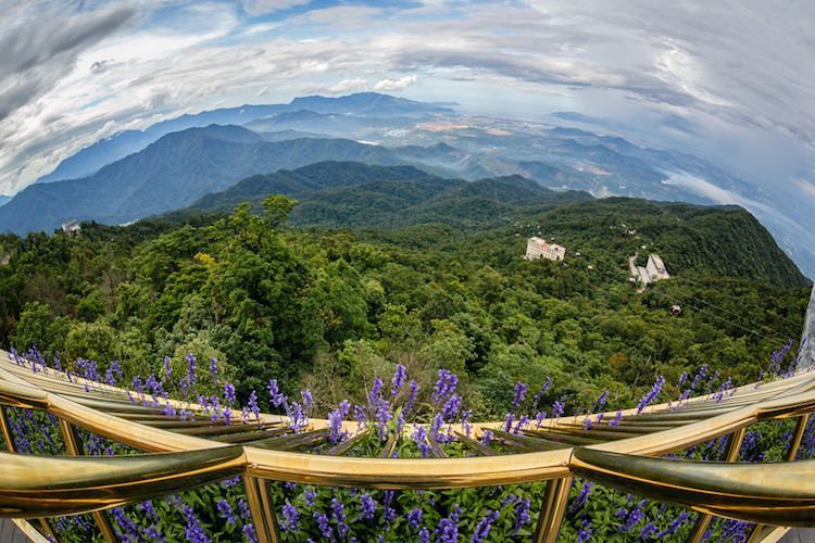 Vista da paisagem montanhosa da ponte dourada