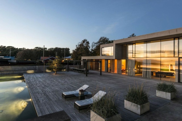 espreguiçadeiras design moderno terraço plantador de villa na suécia