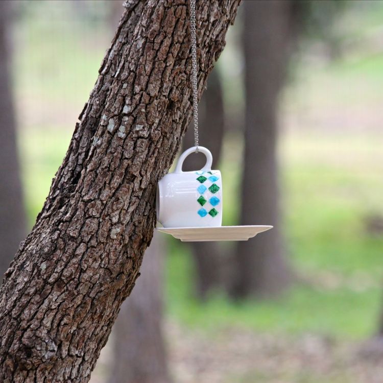 Bird-bird-feeder-build-yourself-teacup-tree-attach-diy-tinkering-idea