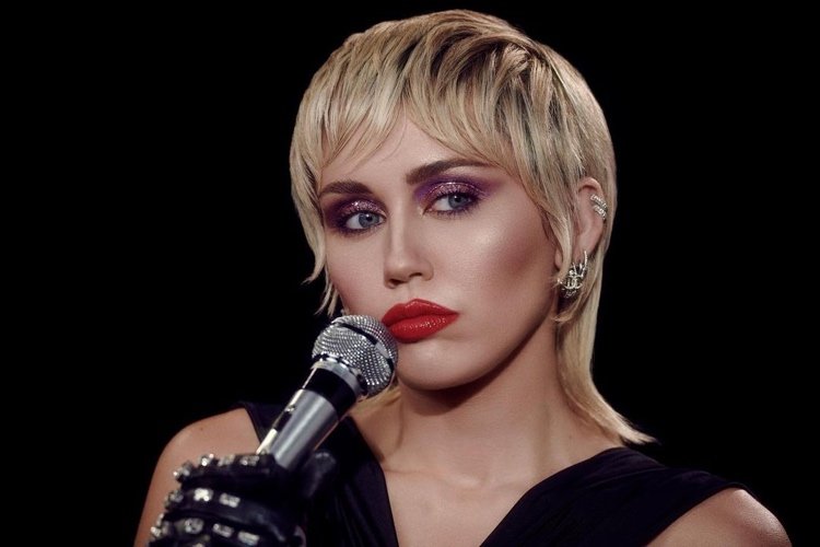 Penteado de tainha moderno de Miley Cyrus