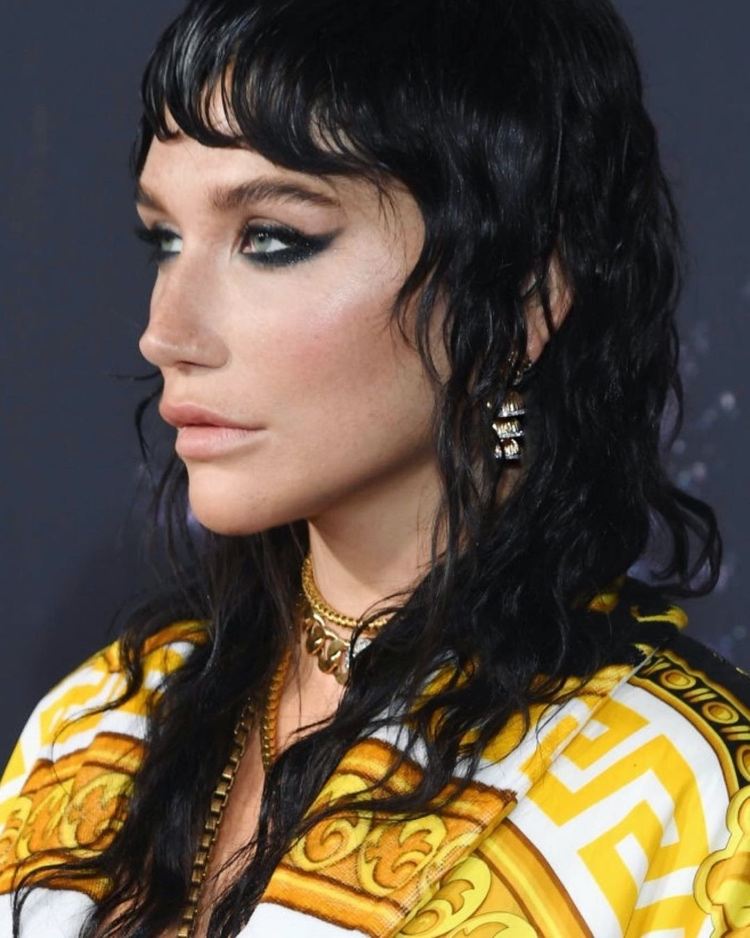 Kesha, celebridade de tainha de aparência molhada