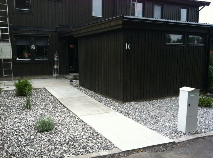front-garden-design-easy-care-gravel-white-grey-arbustos