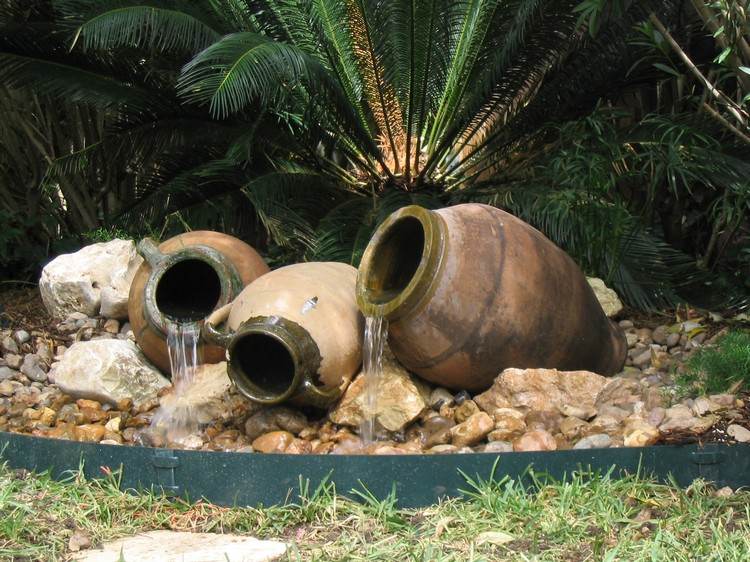 front-garden-design-ideas-water feature-antique-containers