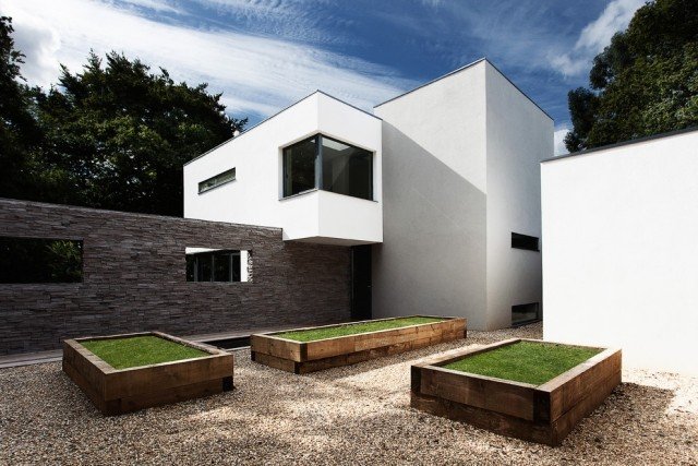 Casa de telhado plano moderno-exterior-piso-cascalho-água-limite-teto-de-cascalho enrolado