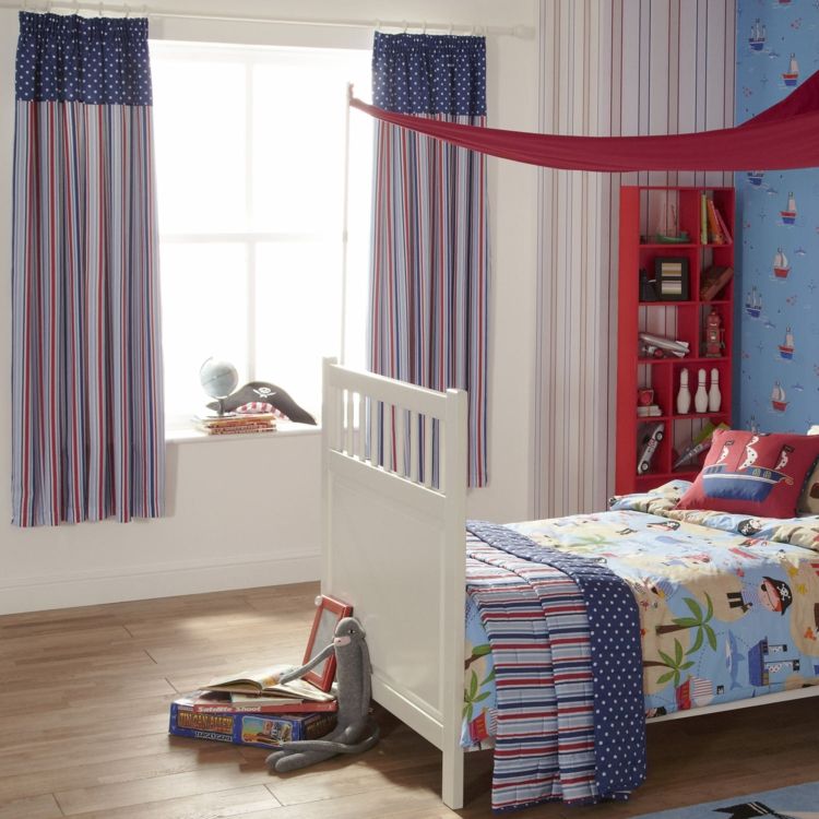O quarto das crianças arruma o quarto dos meninos e decoram as cortinas