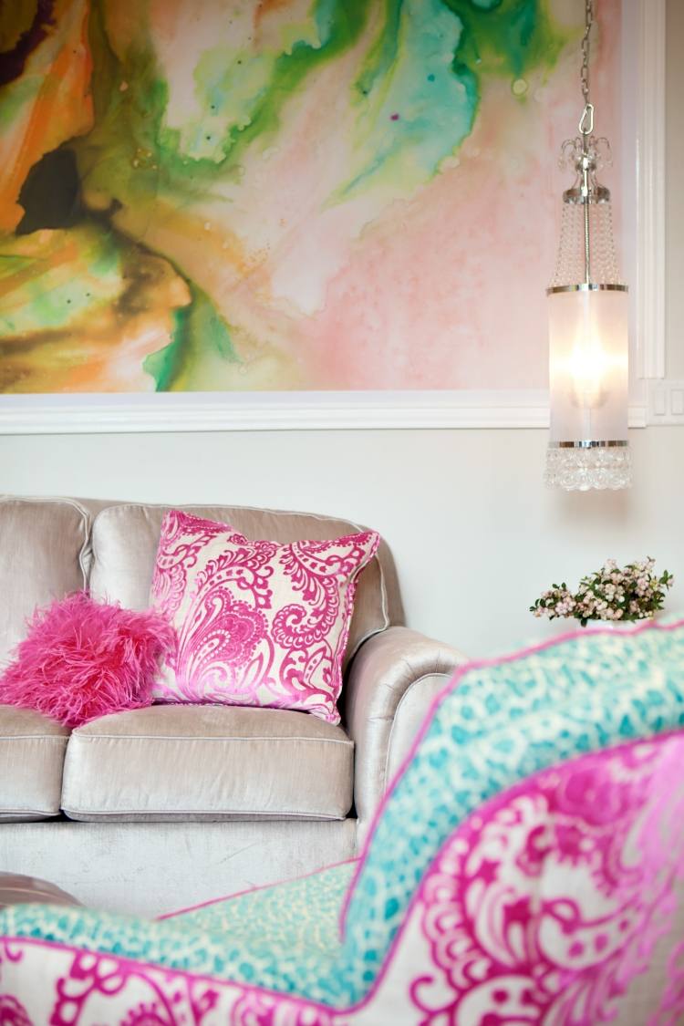 pintura de parede-ideias-design-aquarela-efeito aquarela-sala-abajur-assento-rosa-estofamento tecido