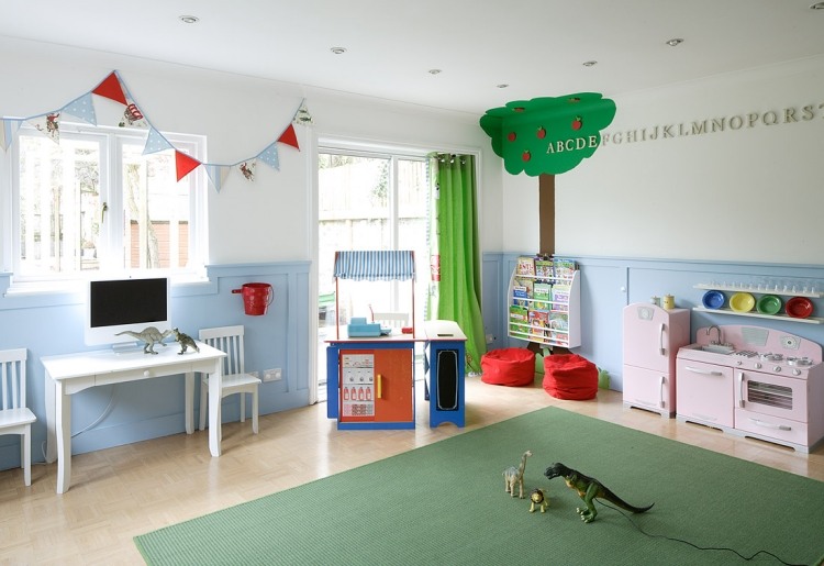 pintura de parede-quarto-infantil-ideias-bebê-azul-branco-árvore-verde-carpete