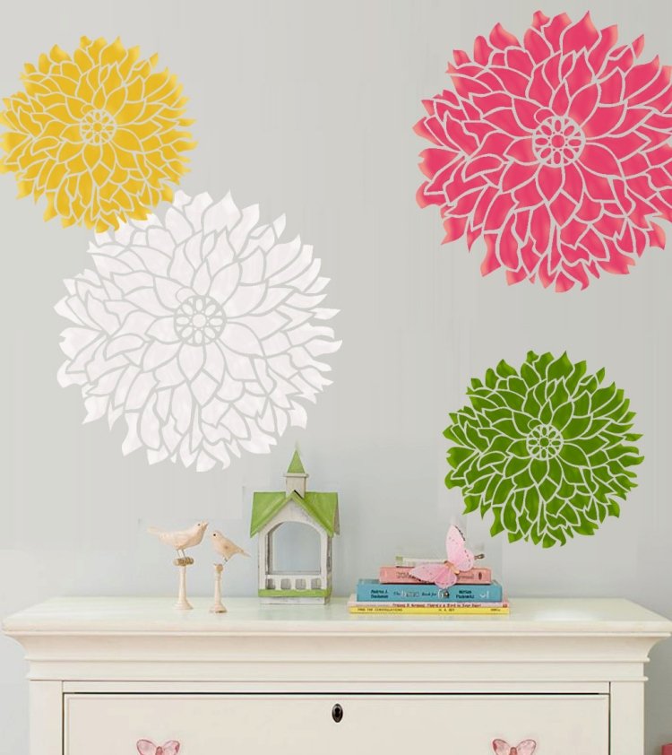 parede-pintura-quarto infantil-ideias-cores-flores-parede-pintura-cinza claro-cômoda