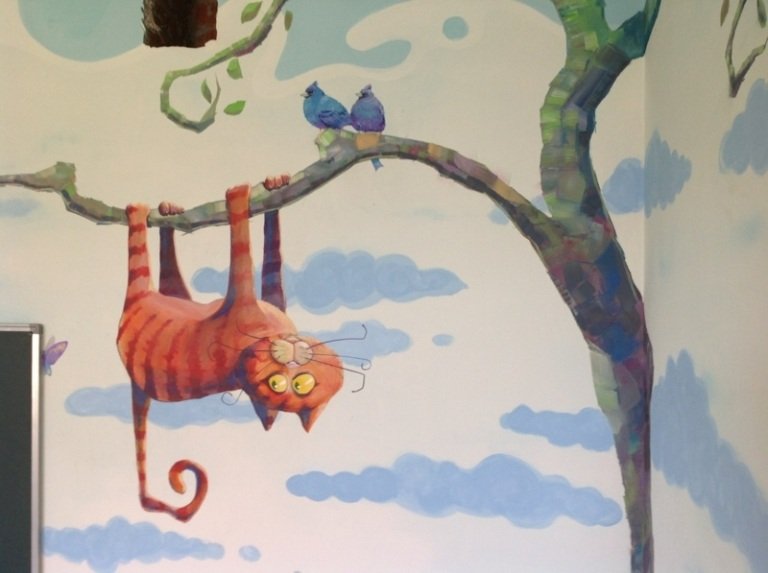 pintura de parede quarto de criança gato engraçado árvore nuvens brincalhão