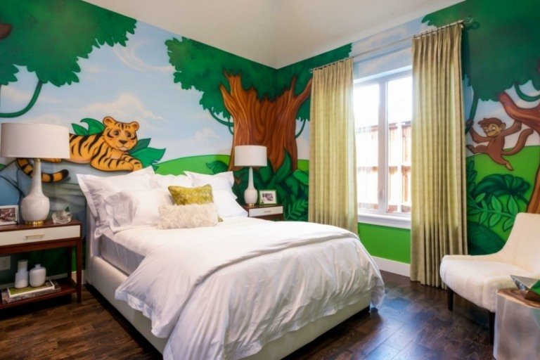 pintura de parede quarto infantil cama branca floresta macaco tigre parquet escuro