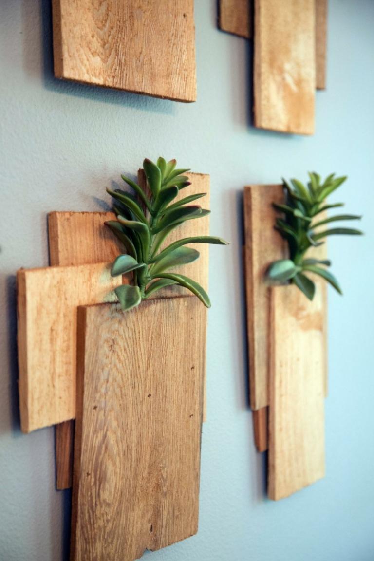 decoração de parede feita de placas de madeira design vaso visual moderno
