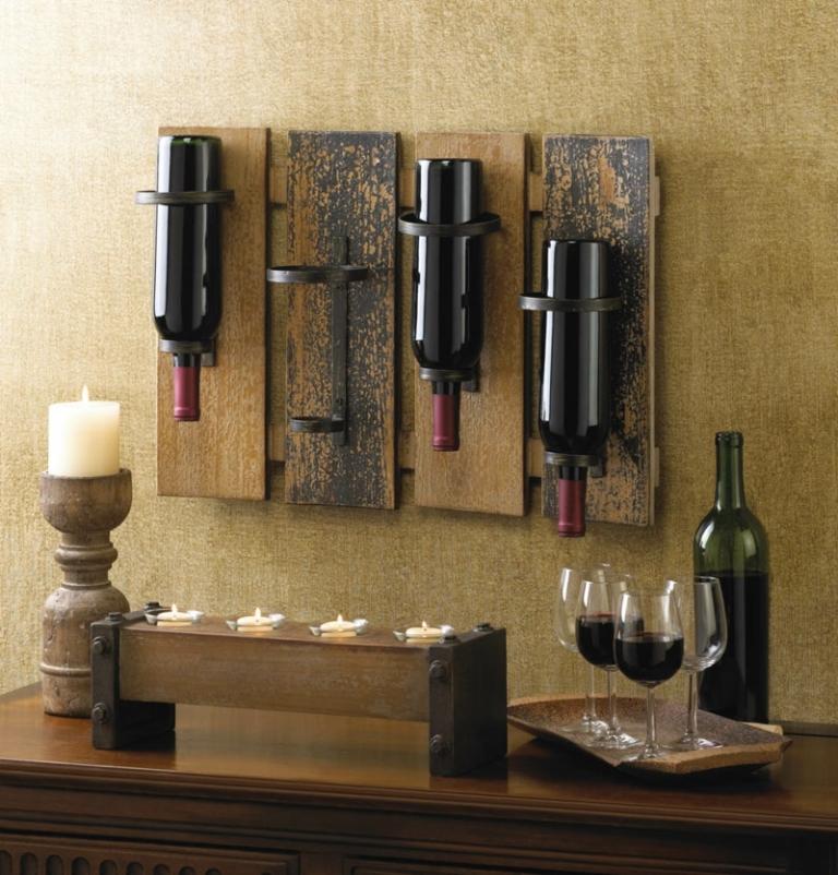 decoração de parede madeira rústica porta-vinhos ideia cômoda copos de velas