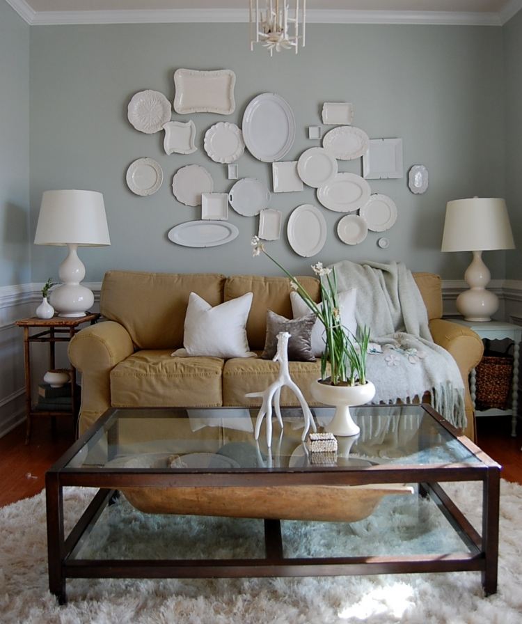 parede-cor-cinza-combinações-marrom-sofá-placa-parede-decoração-tapete-pele-mesa de centro-decoração