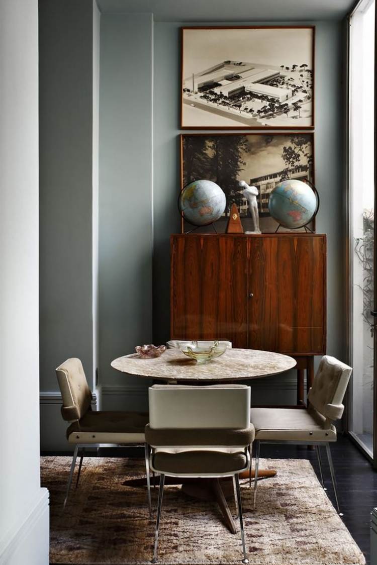 parede-cor-cinza-combinando-deco-ideias-meados do século-móveis-vintage-sala de jantar