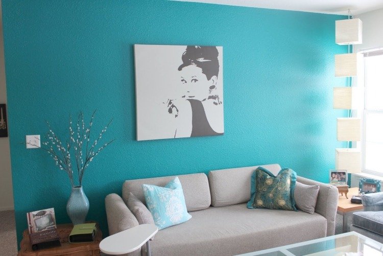 parede-cor-turquesa-área de estar-sofá-cinza-imagem-moderno-travesseiros-deco-janela