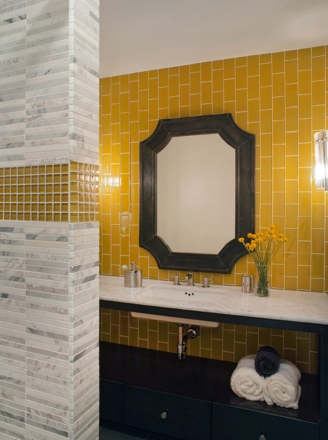 banheiro-parede-idéias-azulejos-ouro-cor-preta-parede-espelho-penteadeira