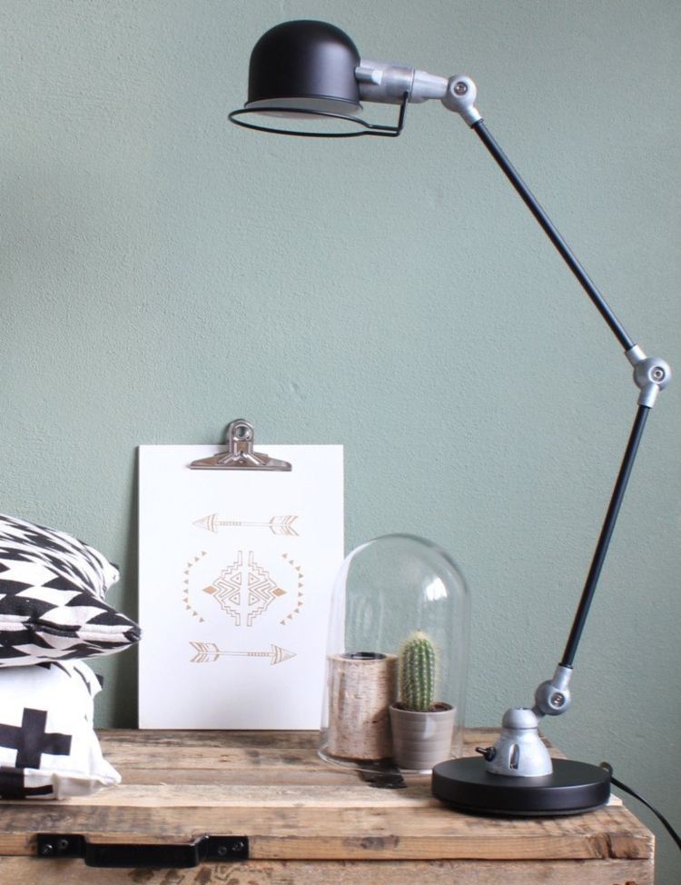 luminárias de parede criam uma atmosfera candeeiro de mesa com aspecto industrial preto