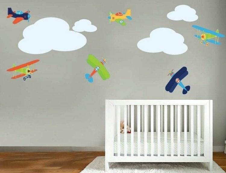 decalque de parede-bebê-quarto-céu-planos-nuvens-berço-branco-tapete