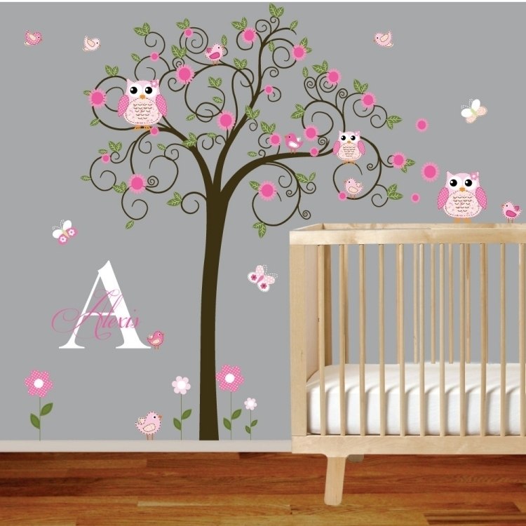 decalque de parede-bebê-quarto-menina-alexis-árvore-coruja-rosa-cama de bebê