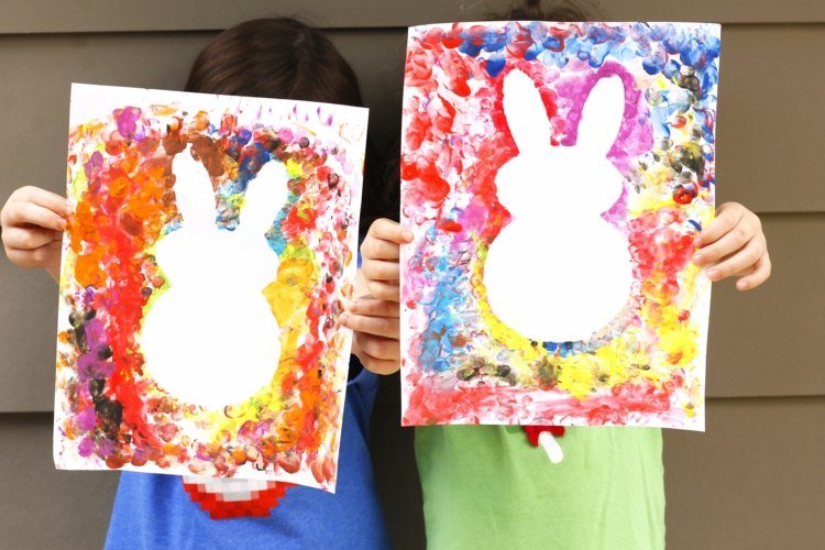 Pintando idéias com cores para os dedos - diversão com as crianças nos fins de semana