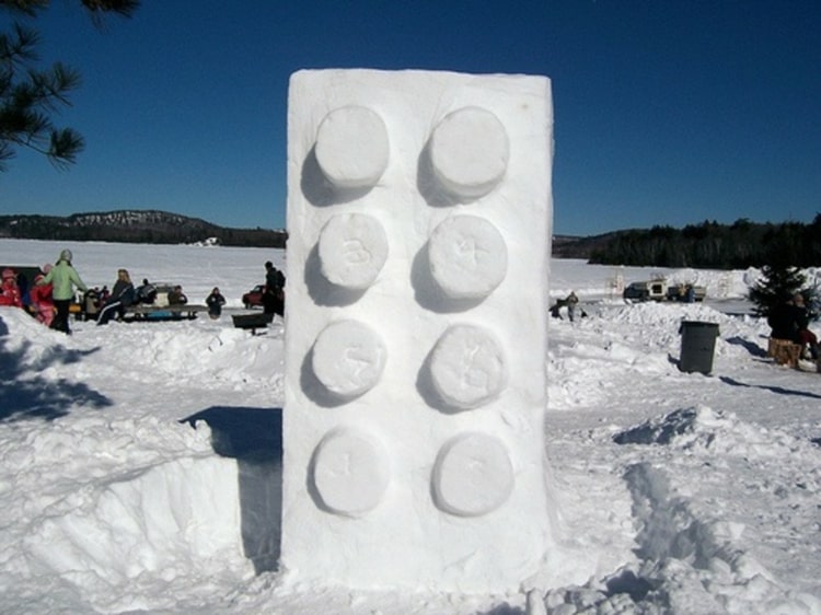 Construa blocos de Lego engraçados com neve para se divertir no inverno