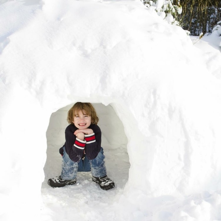 Faça iglus de neve para crianças, mas use-os apenas sob supervisão