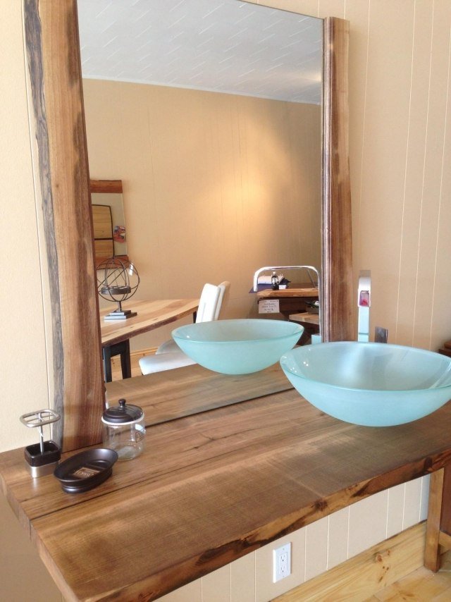 washbasin-wood-round-matt-glass-countertop washbasin
